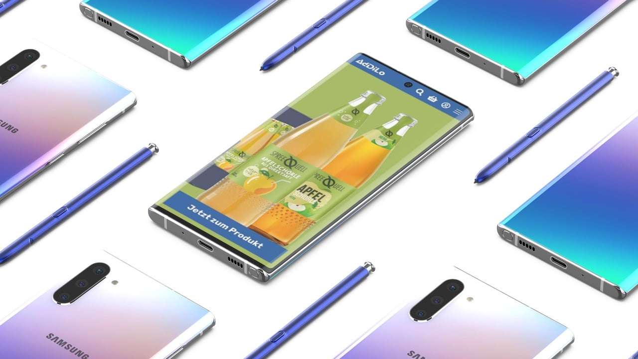 Mehrere Smartphones in einer Collage, wobei das mittlere Gerät eine Anzeige für Spreequell Apfelschorle mit dem Button „Jetzt zum Produkt“ präsentiert.
