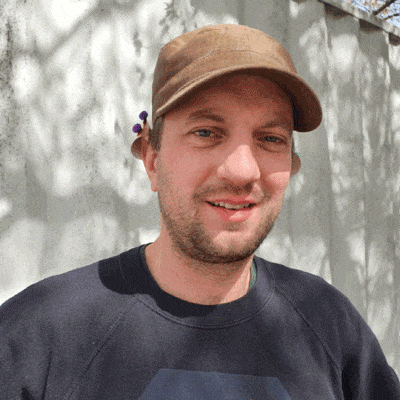 unterschiedliche Bilder von Kirill mit brauner Cappy