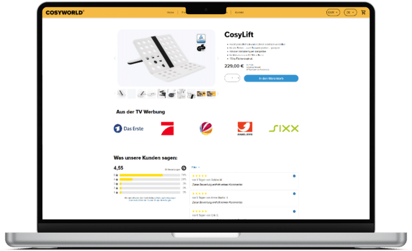 Ein Laptop-Bildschirm zeigt die Produktdetailseite des &bdquo;CosyLift&ldquo; mit Produktbeschreibung, TV-Referenzlogos und einer Sektion f&uuml;r Kundenbewertungen.